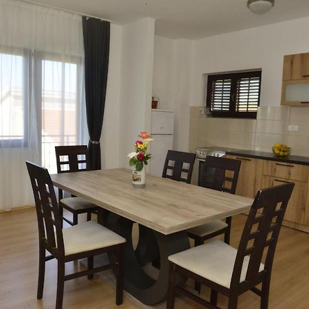 Milosavljevic Apartments Tivat Dış mekan fotoğraf