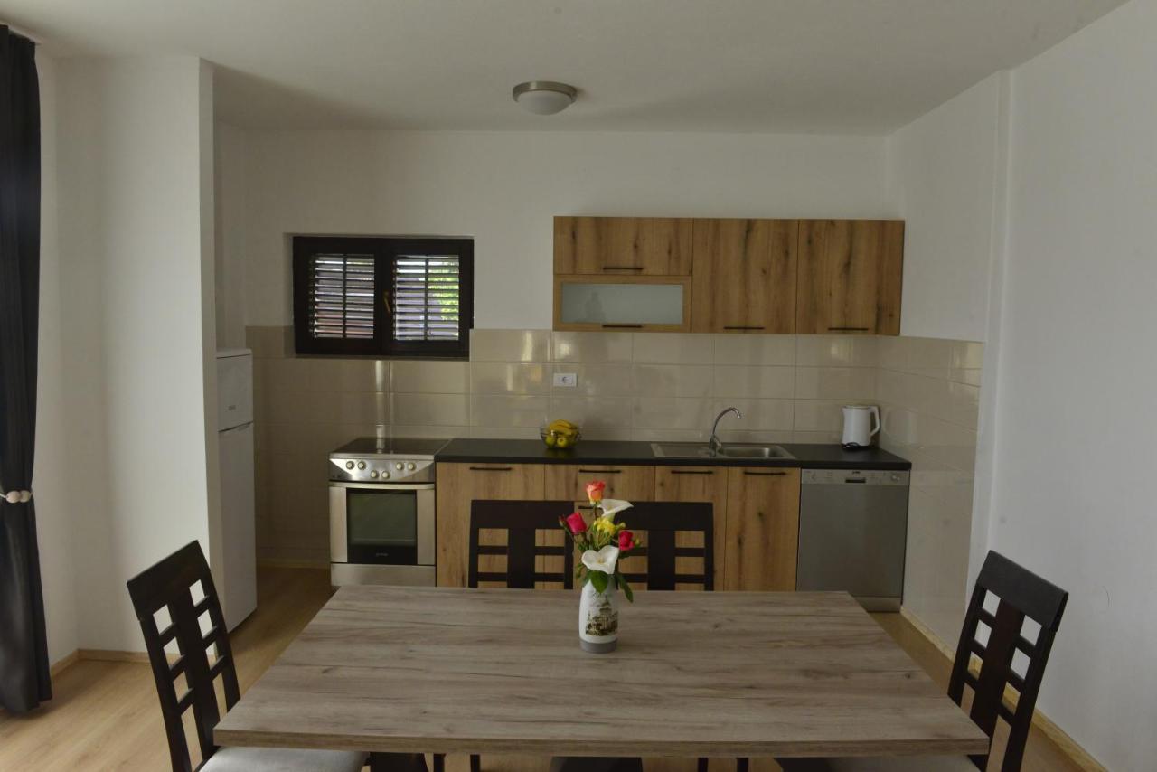 Milosavljevic Apartments Tivat Dış mekan fotoğraf