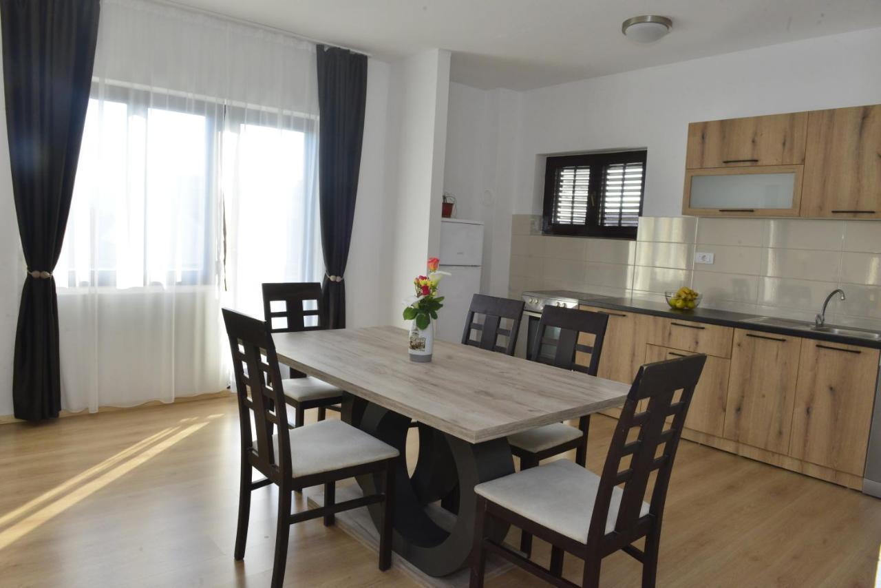 Milosavljevic Apartments Tivat Dış mekan fotoğraf