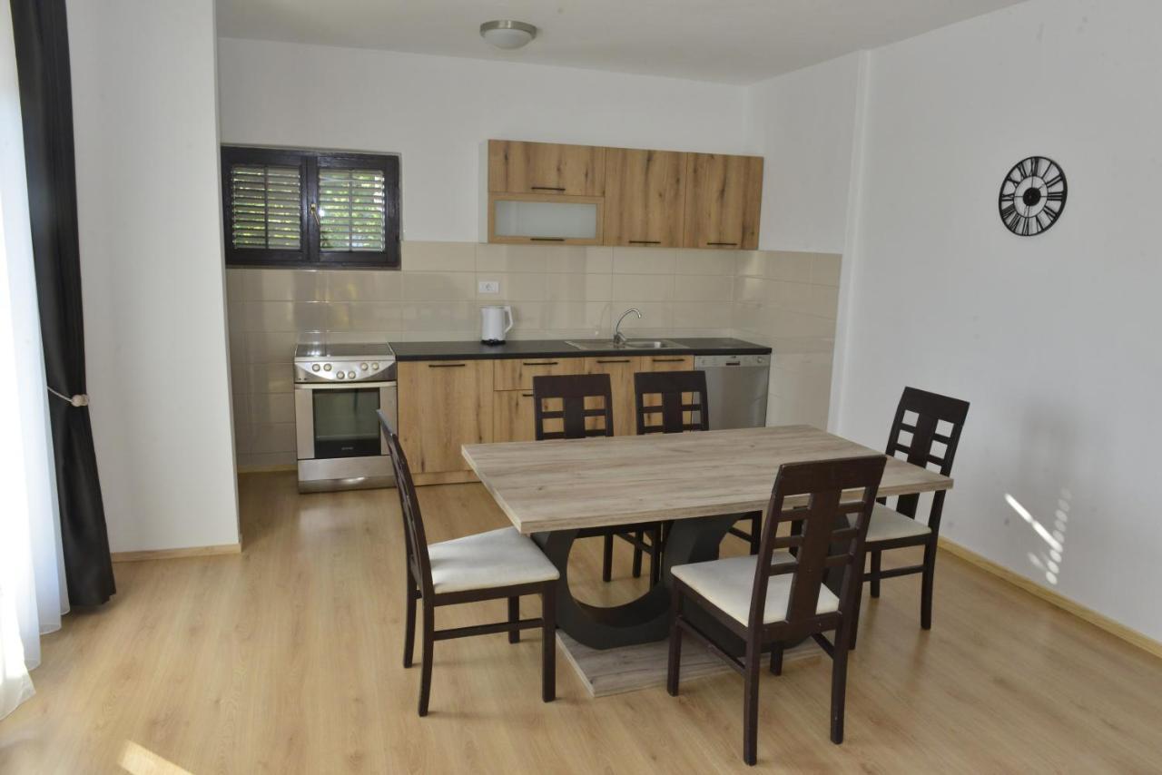 Milosavljevic Apartments Tivat Dış mekan fotoğraf