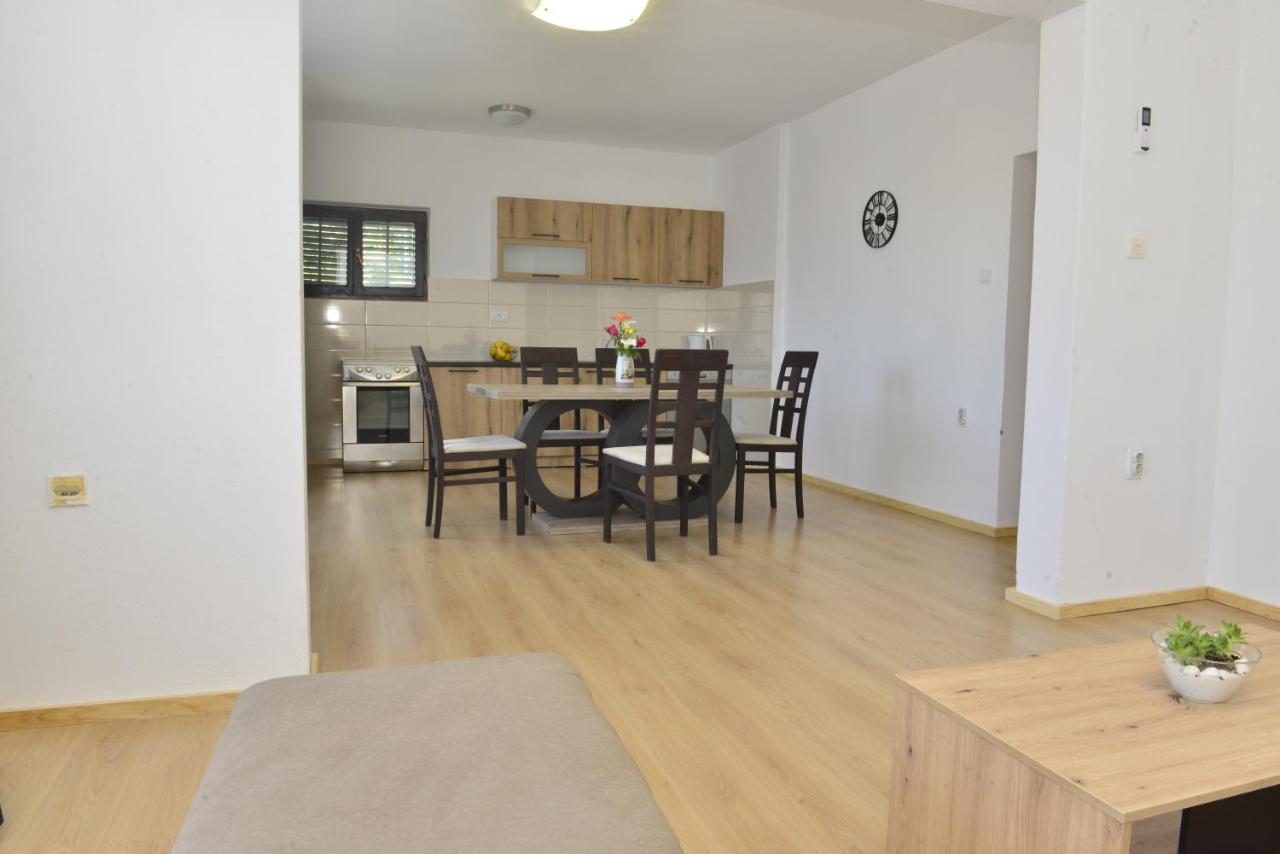 Milosavljevic Apartments Tivat Dış mekan fotoğraf