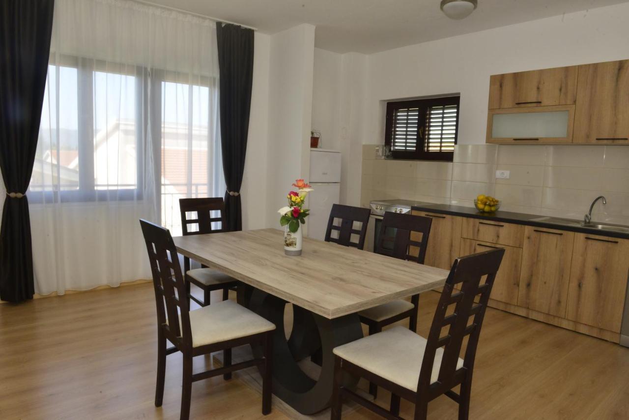Milosavljevic Apartments Tivat Dış mekan fotoğraf